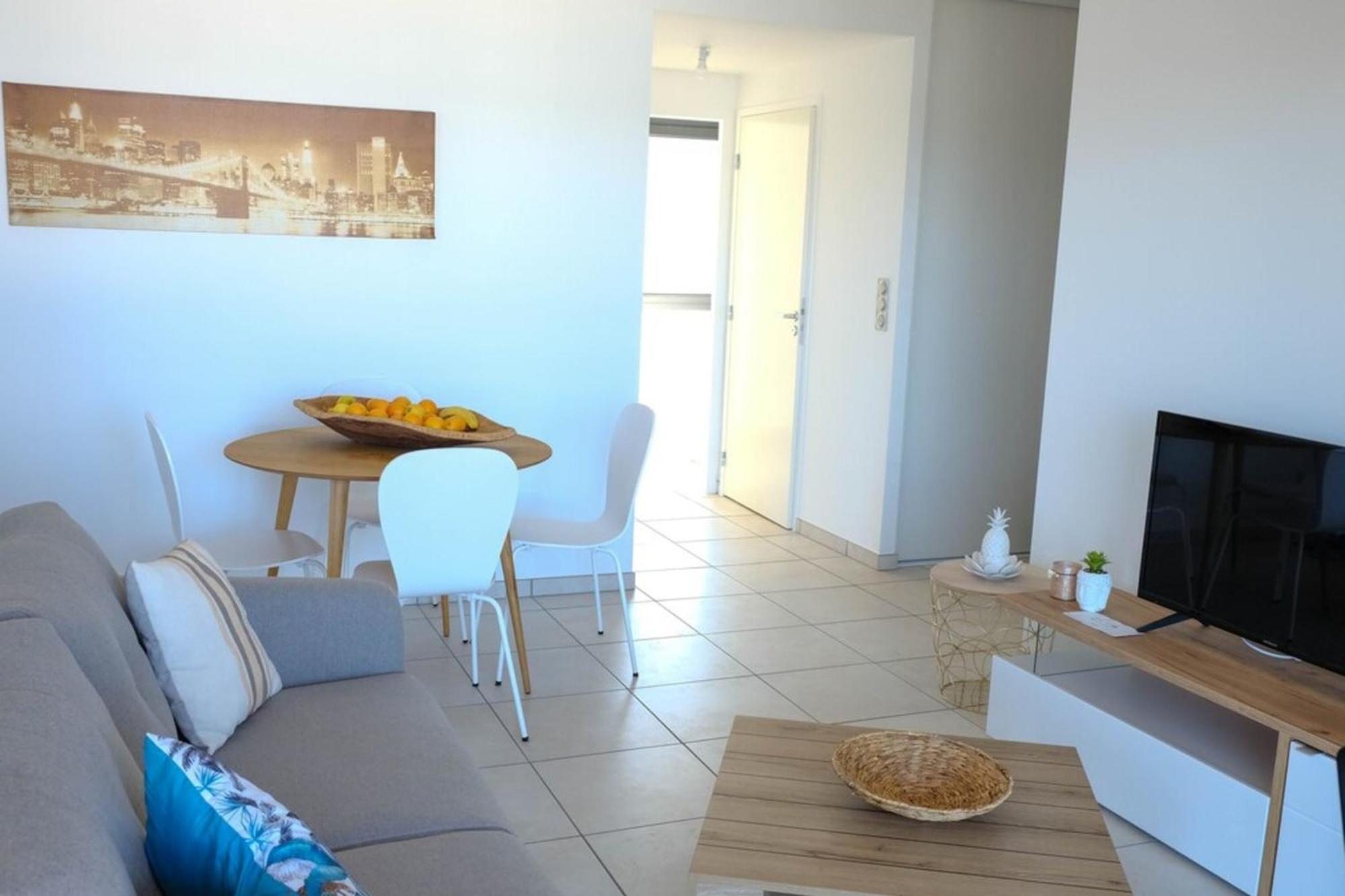 Enola - Sea View Terrace Parking - By Tgb