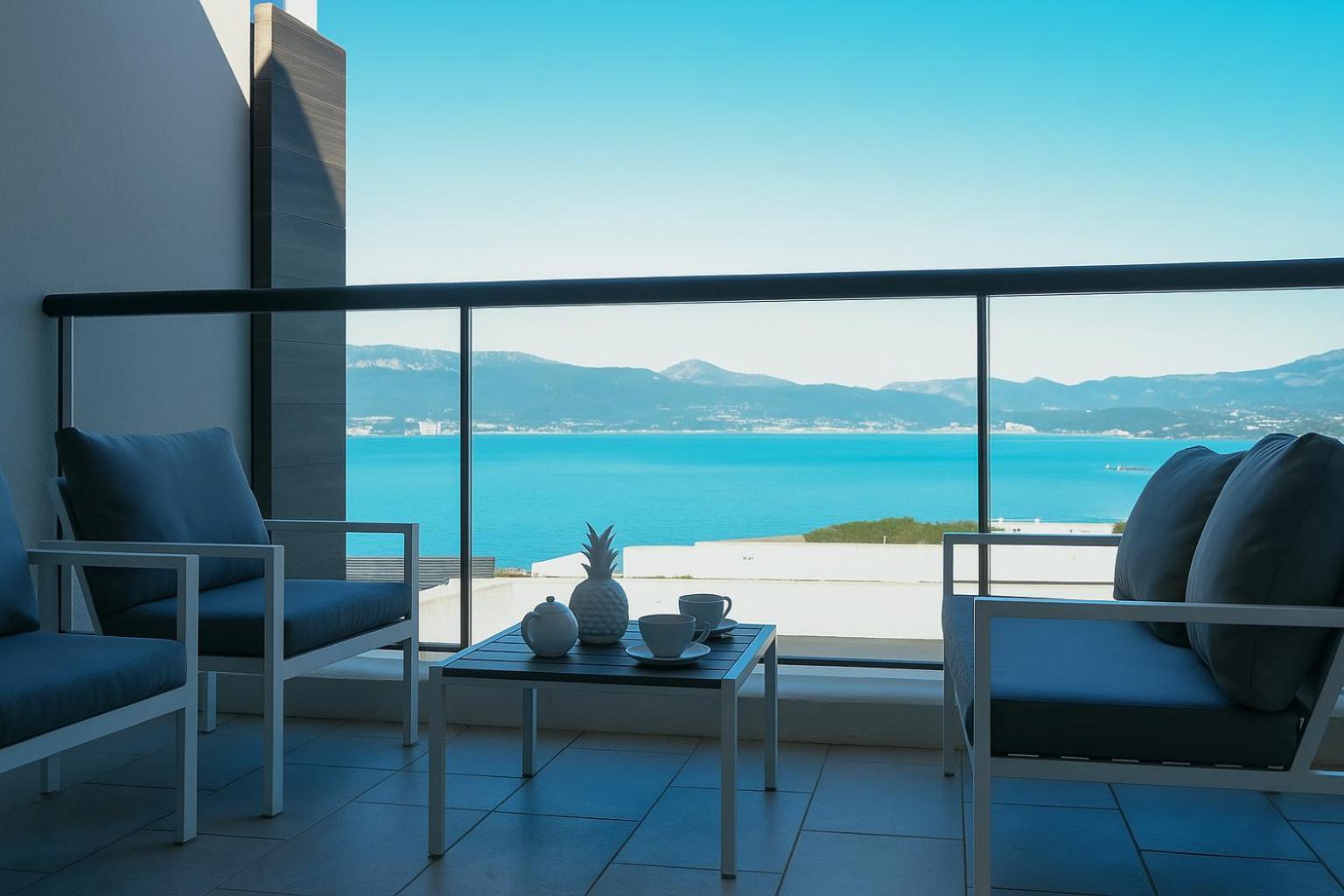Enola - Sea View Terrace Parking - By Tgb